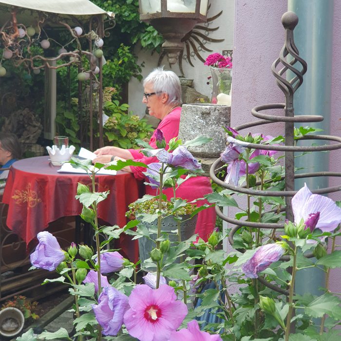 LaF, Ortrud Battenberg im Genießergarten von Vielerlei Wohnen & Genießen